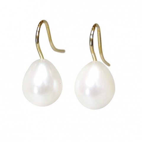 Odlade droppformade sötvattenspärlor på krok 